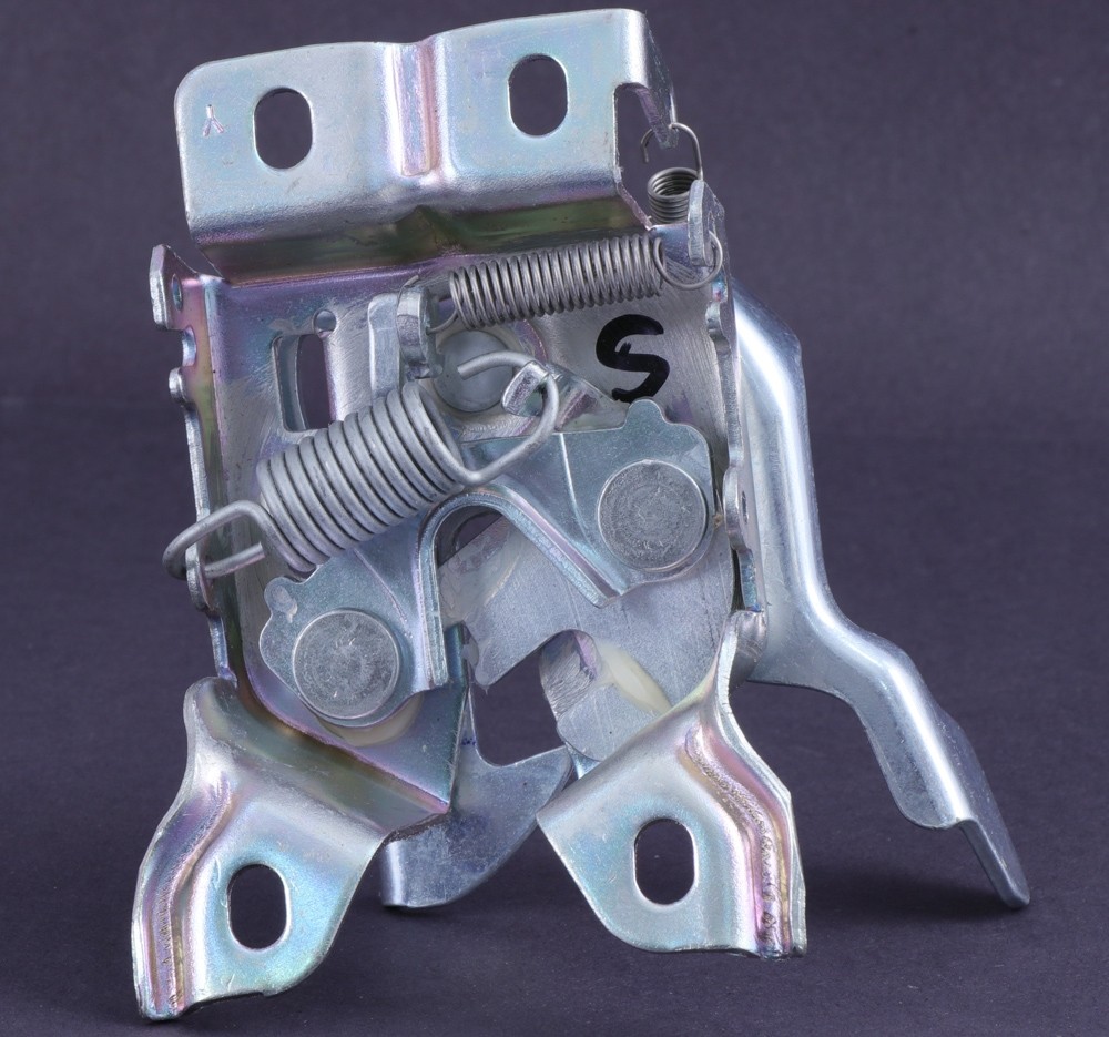 Suzuki swift sale bonnet lock